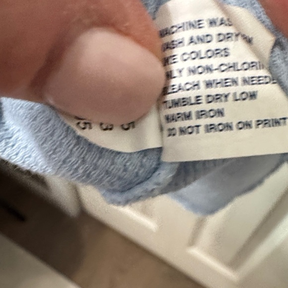 GAP Men's Athletic Fit Sky Blue Long Sleeve Tee - Picture 7 of 7